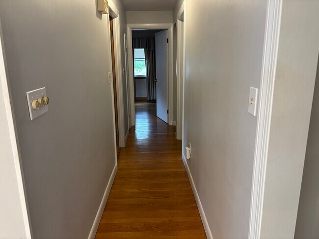 Building Photo - 11 Eden Glen Ave