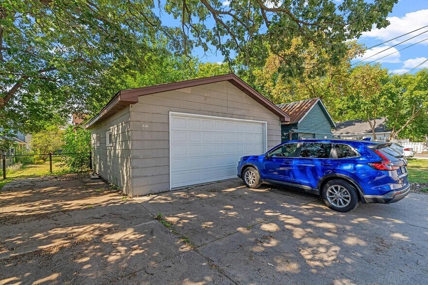 Building Photo - 1811 Jackson St NE