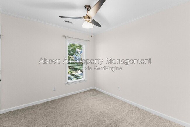 Building Photo - 1202 Belhaven Rd