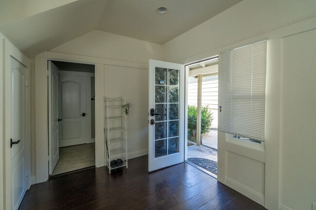 Building Photo - 6407 Dix St