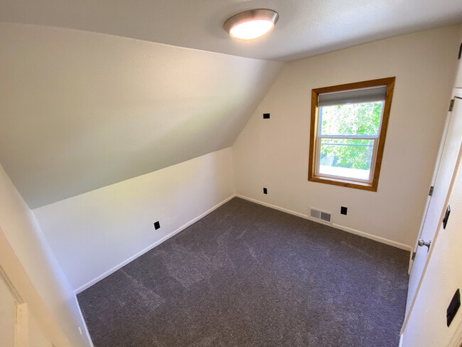 Building Photo - 1020 2nd Ave N