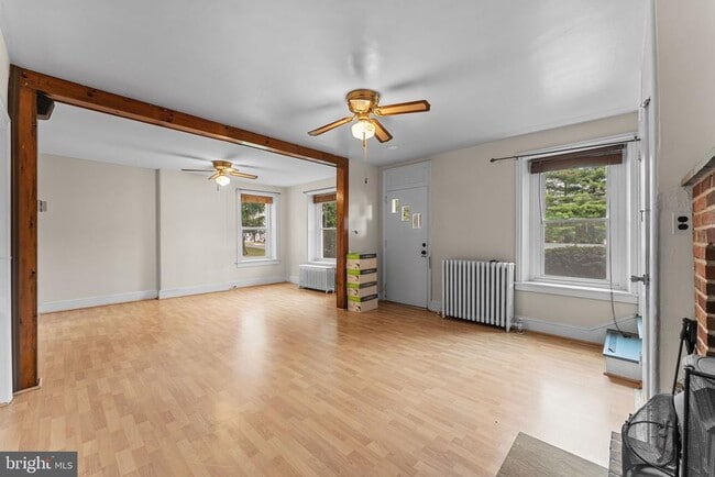 Building Photo - 158 W Butler Ave