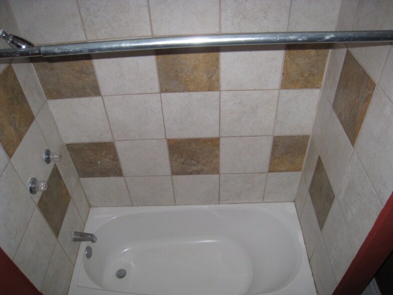 Building Photo - 1112 W 4th St