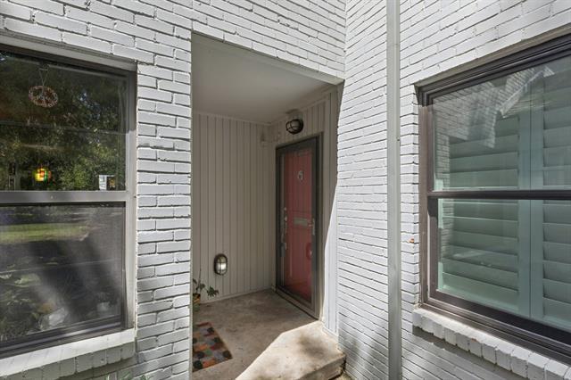 Primary Photo - 4949 N Hall St