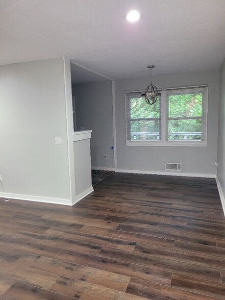 Building Photo - 4981 Crowe Dr SE