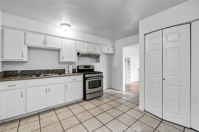 Building Photo - 9436 Ramona Ave