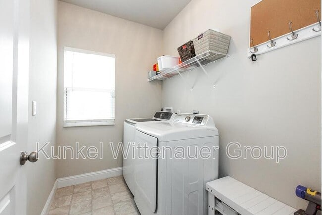 Building Photo - 2724 Ambridge Dr