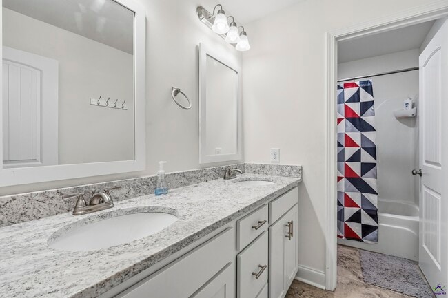 Building Photo - 614 Samantha Brooke Way