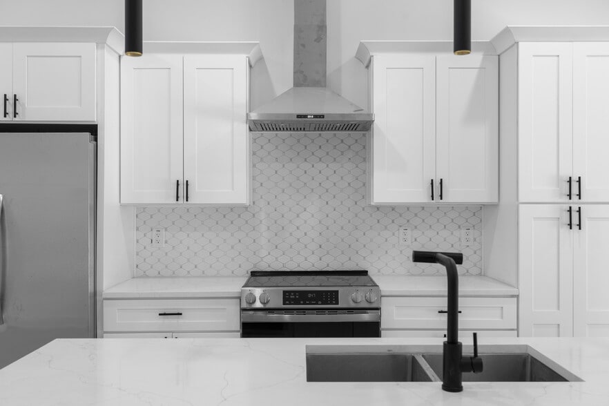 Building Photo - 101 Howell Dr SW