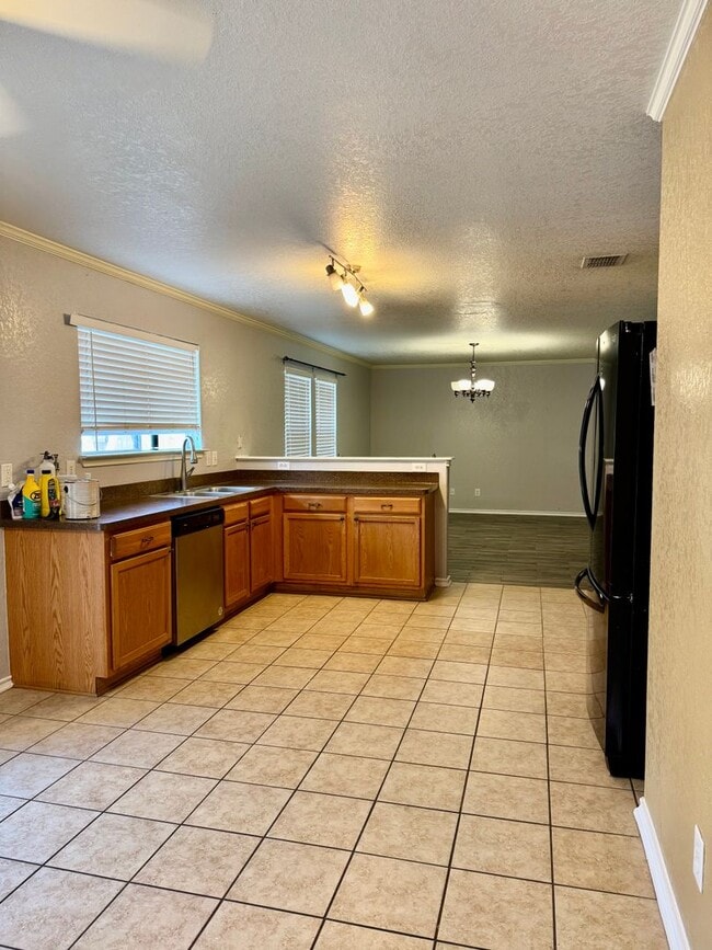 Building Photo - 204 Gatewood Oak