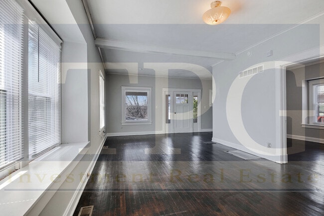 Building Photo - 573 S Crescent Ave