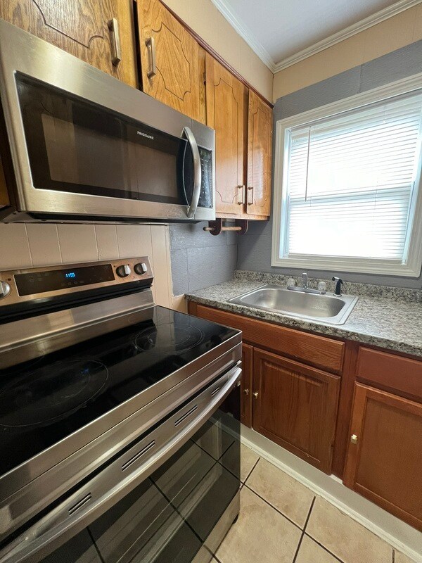 Building Photo - 47 Mulberry St