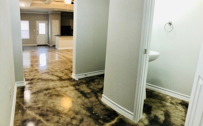 Building Photo - 8323 Breezy Cove