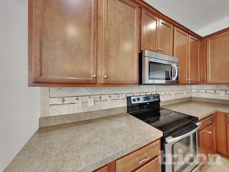 Building Photo - 3230 Ogden Dr