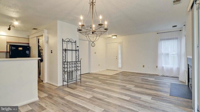 Building Photo - 7598 Lakeside Village Dr