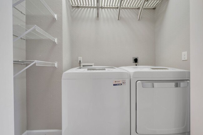 Building Photo - Midtown Tallahassee Townhome