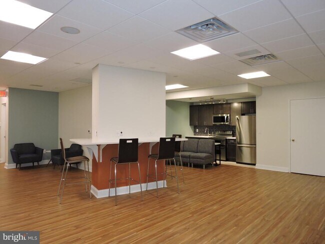 Building Photo - 1420 Locust St