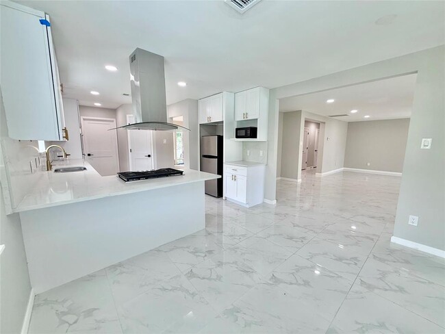 Building Photo - 3307 Deerwood Ln