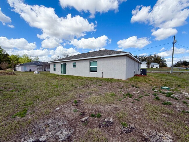 Building Photo - Desirable SE Neighborhood - 3/2/2 Silver Spring Shores **Available NOW**