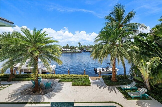 Building Photo - 2307 N Riverside Dr