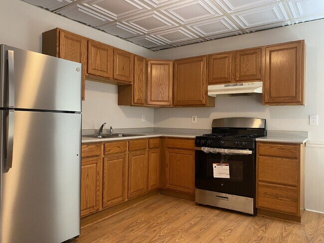 Building Photo - 104 3rd Ave