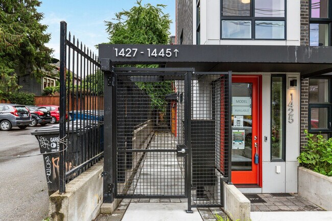 Building Photo - 1433 E Howell St