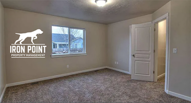 Building Photo - 3bed/2bath w/bonus room, 3 car garage, spl...
