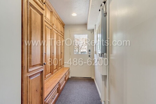 Building Photo - This property offers a NO DEPOSIT option a...