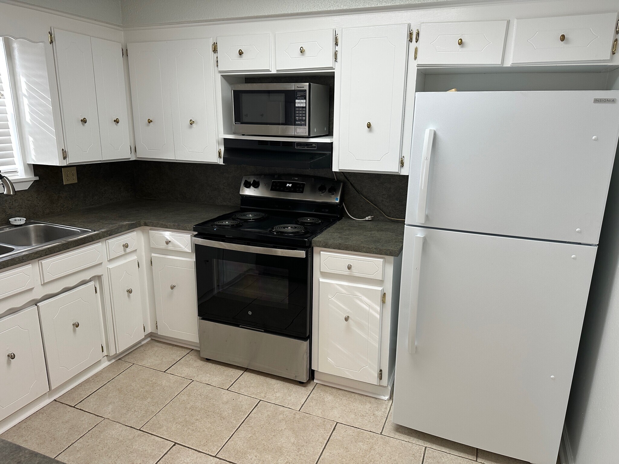 Building Photo - 323 Lance Cir