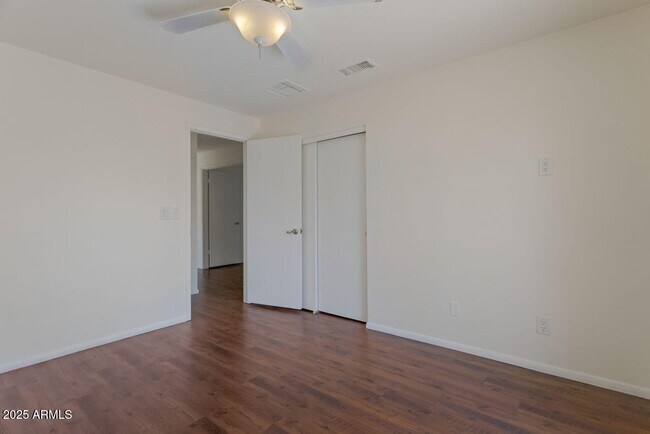 Building Photo - 4020 E Laurel Ln