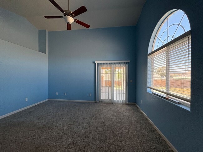 Building Photo - Spacious 3-Bedroom Home in Golden Hills
