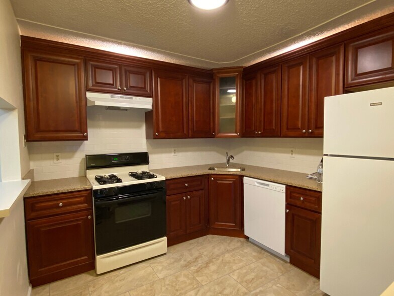 Building Photo - 312 Bromley Pl