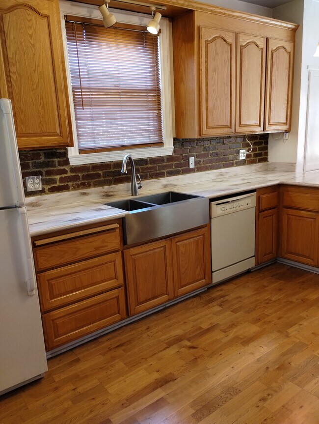 Building Photo - 1240 McKendrie St