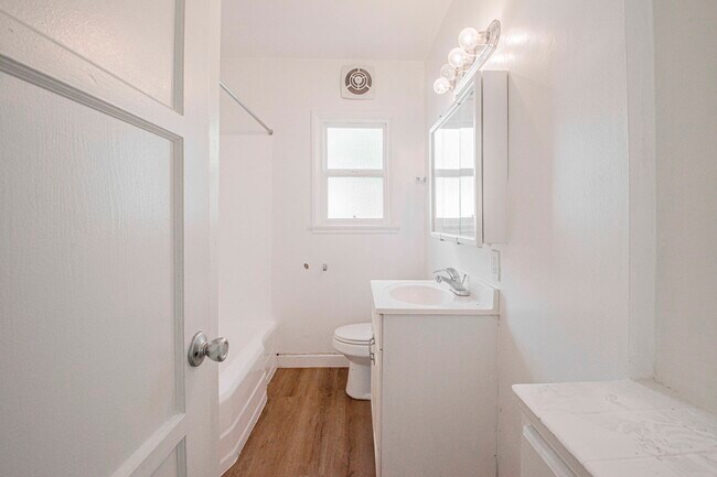 Building Photo - 5847.5 W 88th St