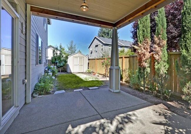 Building Photo - Expansive Orenco Home with 5 Bedrooms, Bonus Room & 3 Full Baths