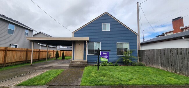 Building Photo - $500 MOVES YOU IN! 3 Bedroom Albany House ...