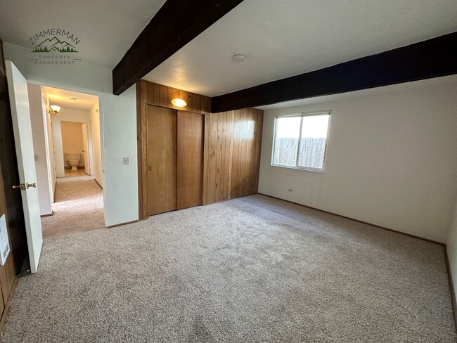 Building Photo - Mid-Century Modern 3-bedroom 2 bathrooms l...