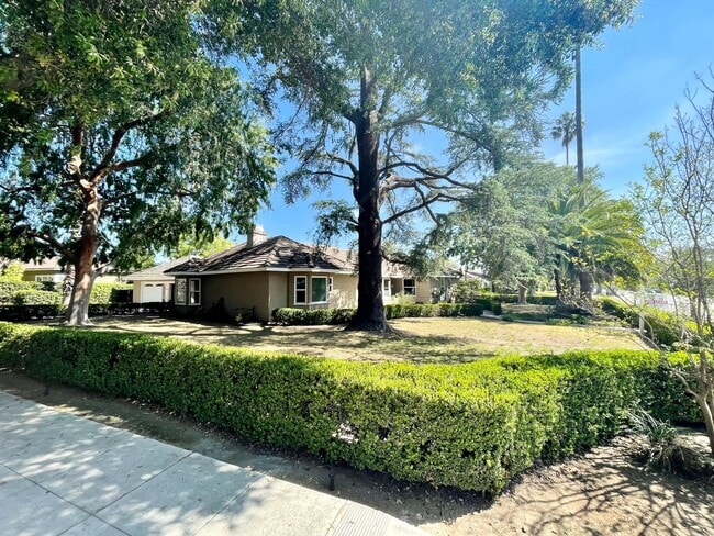 Building Photo - *** Gorgeous 4 bed 3 bath Single Family Ho...