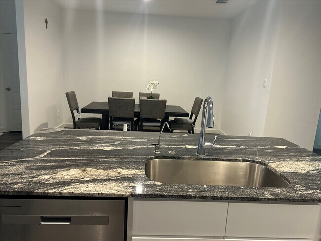 Building Photo - 1119 Fringed Bluestar Dr