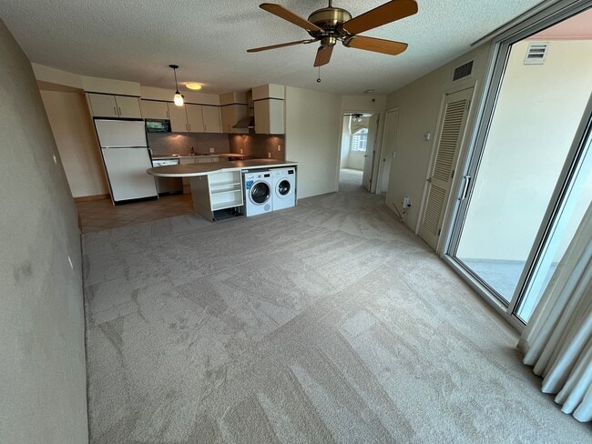 Building Photo - One Archer Lane - 2 bedrooms, 2 full bathr...