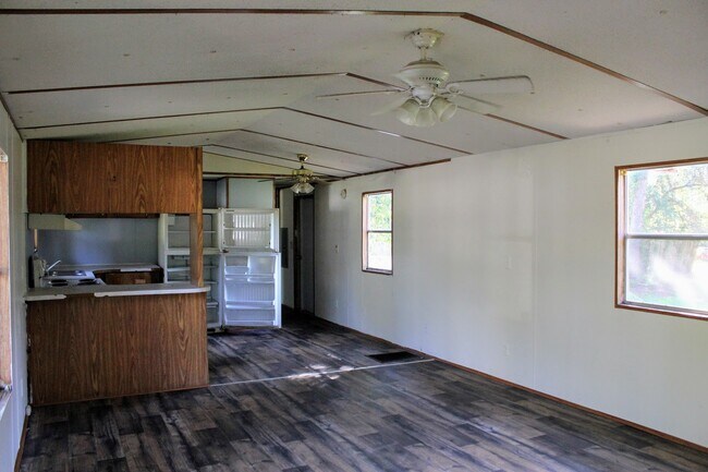 Building Photo - 14 Thrasher Ln E