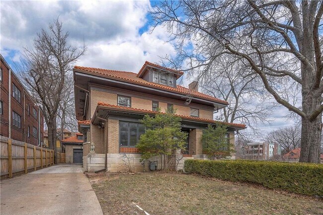 Building Photo - 712 E Armour Blvd