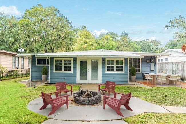 Building Photo - Recently Renovated 4-Bedroom Home with Mod...