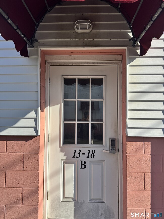 Building Photo - 4 Van Zant St