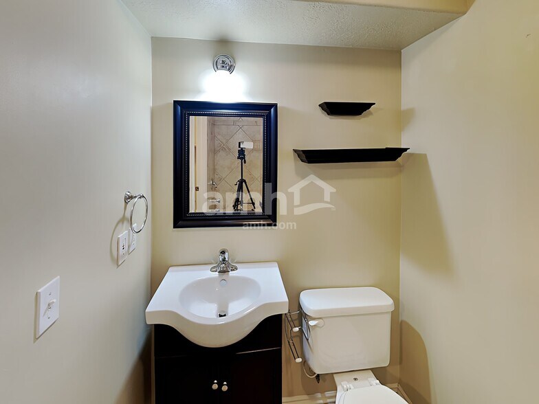 Building Photo - 2397 S 3000 W