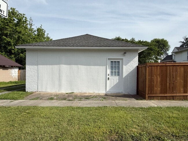 Building Photo - Immaculate Studio Apt. w/All utilities- Less than 5- minute drive to Downtown Bristol!
