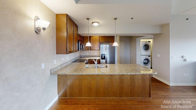 Building Photo - 111 N Ashley St