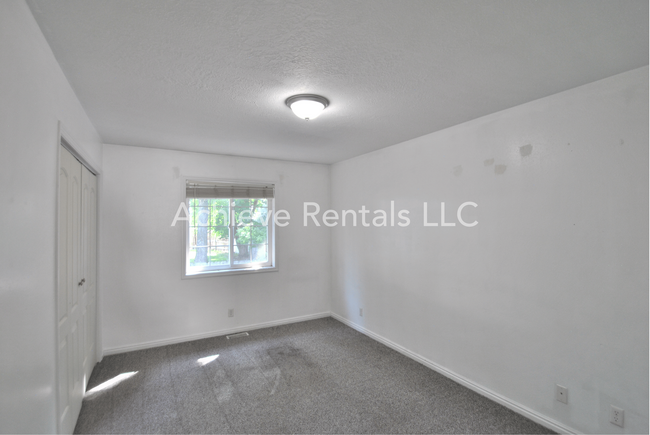 Building Photo - 170 S 460 E