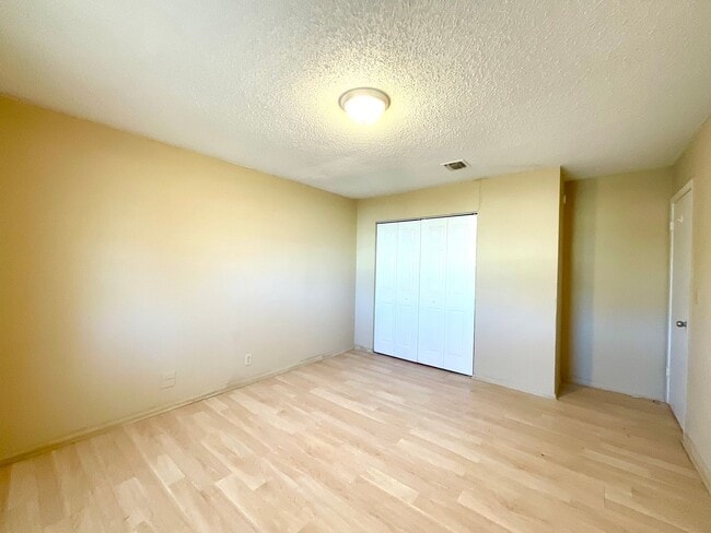 Building Photo - **APPLICATION RECEIVED** AVAILABLE NOW! 2 Bedroom / 1 Bath Home Near Randolph AFB!