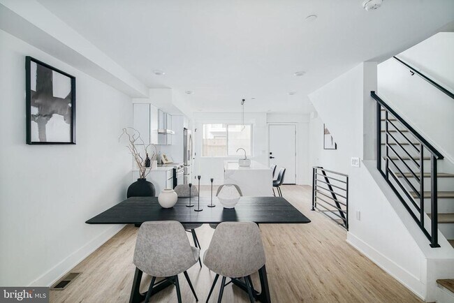 Building Photo - 2611 E Boston St